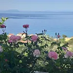 Naiad Sea View 아파트